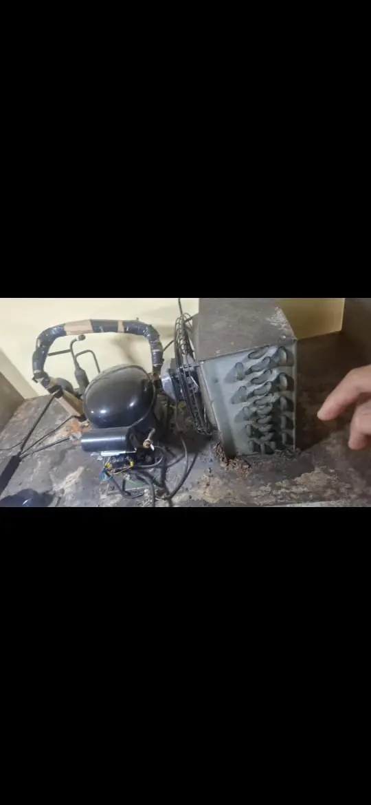 Chiller compressor inspection during cooling repair work