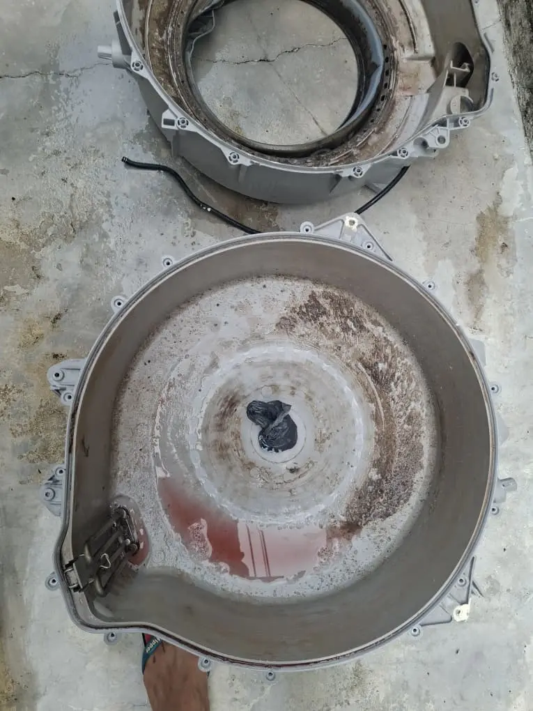Washing machine tub cleaning