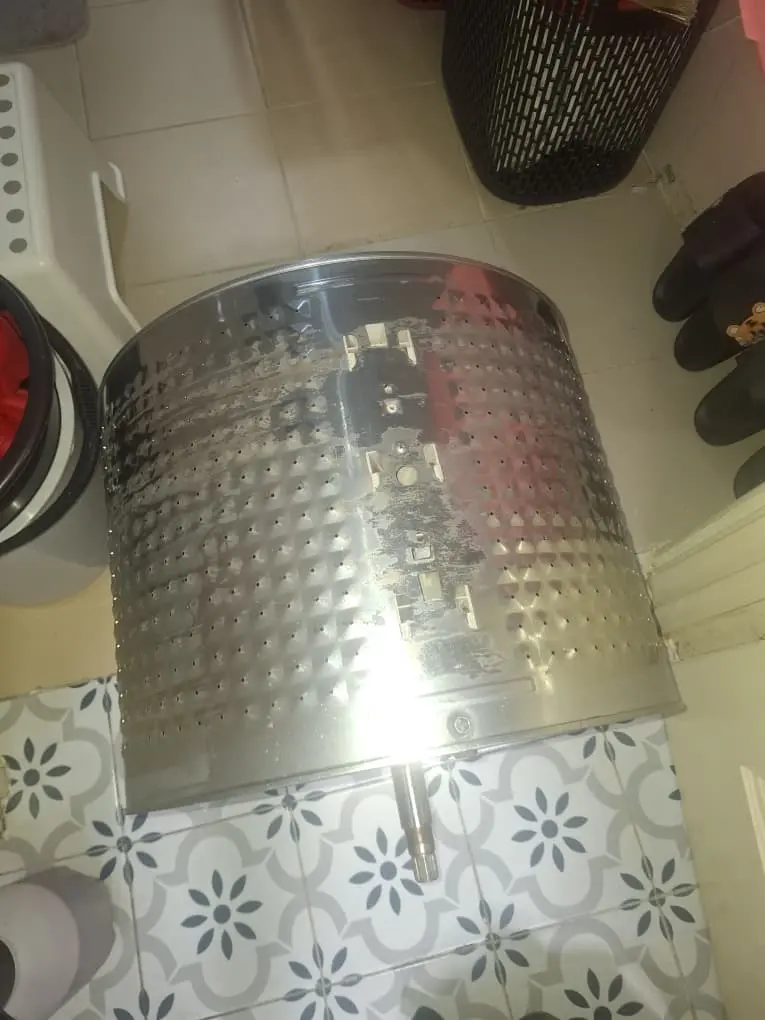 Washing machine drum cleaning